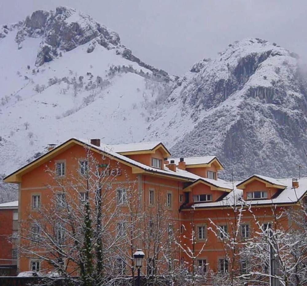 Hotel Picos De Europa Arenas De Cabrales Exteriér fotografie